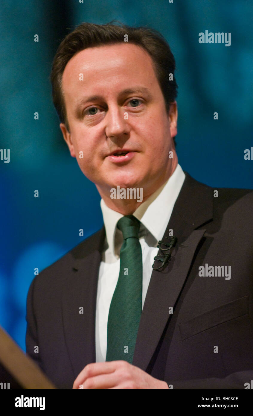 David Cameron MP per Witney Tory leader di Lingua gallese al congresso del Partito Conservatore di Cardiff South Wales UK Foto Stock