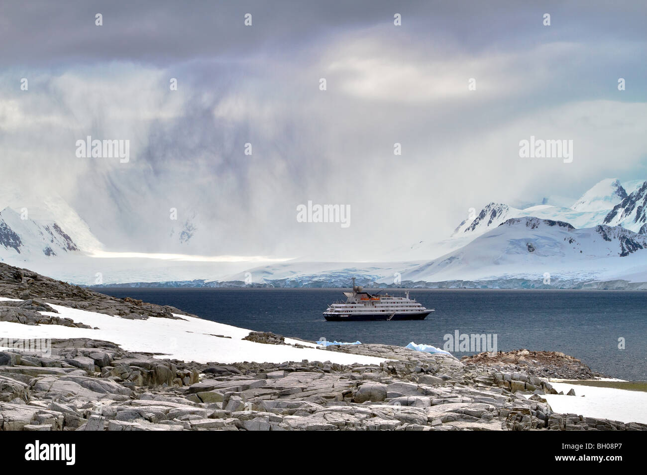 Clelia II vicino a Petermann Island, Antartide.Dorian Bay, Damoy Point, Weinkie isola. Foto Stock