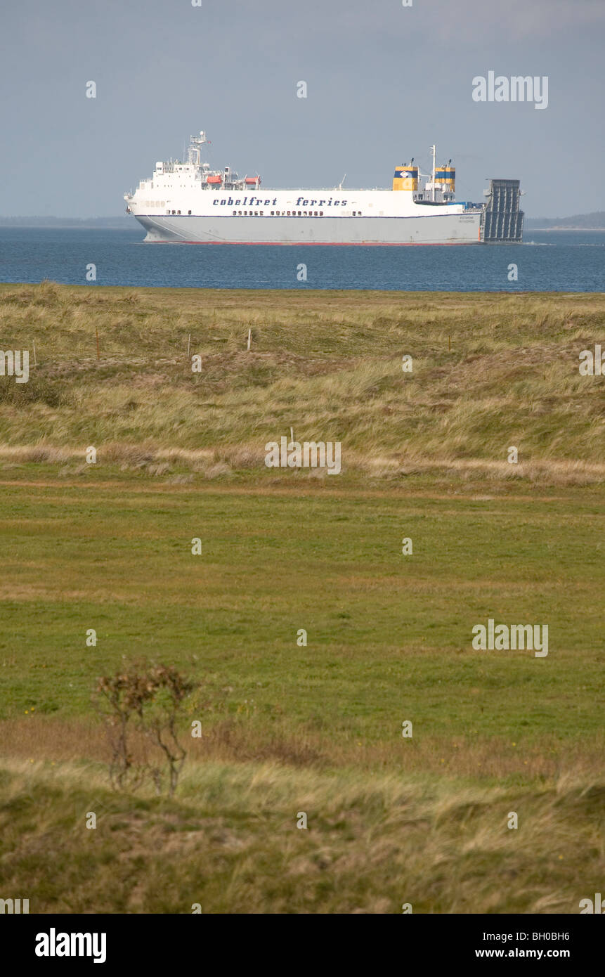 Appena se ne andò da Esbjerg e vincolati per Zeebrugge, il ro/ro-nave Vincenzo passando a nord della piccola isola danese Fanoe. Foto Stock