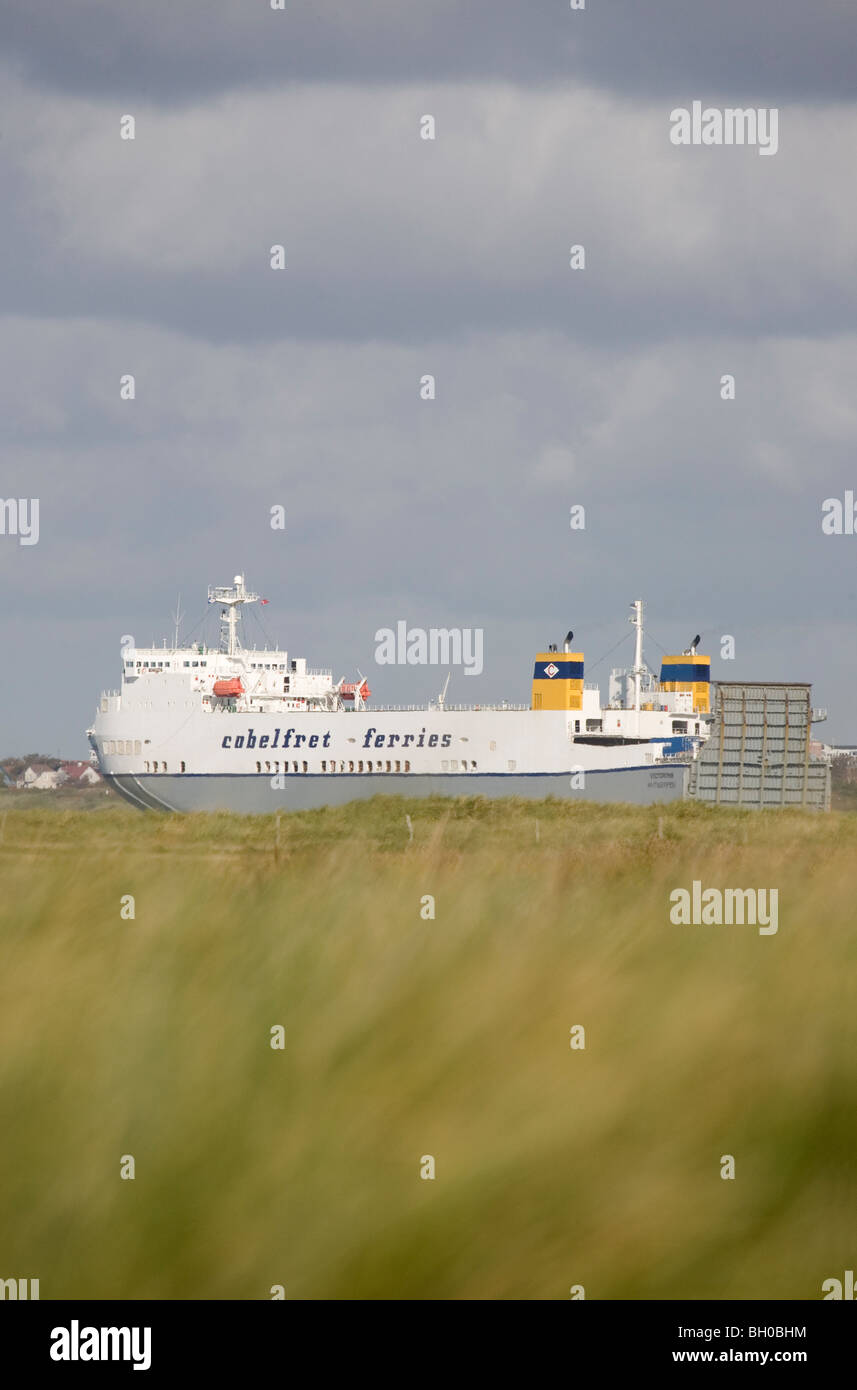 Appena se ne andò da Esbjerg e vincolati per Zeebrugge, il ro/ro-nave Vincenzo passando a nord della piccola isola danese Fanoe. Foto Stock