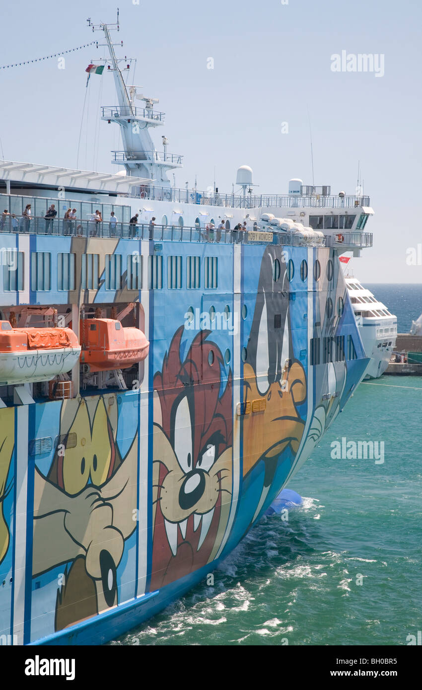 Un Moby Line traghetto a Civitavecchia. Foto Stock