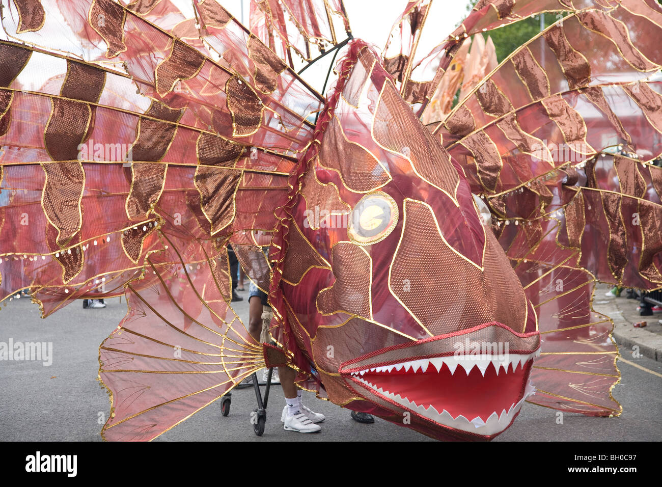 Carnival galleggiante. Pesce leone modello costume. Carnevale di Notting  Hill, Notting Hill. Londra. In Inghilterra. Regno Unito Foto stock - Alamy