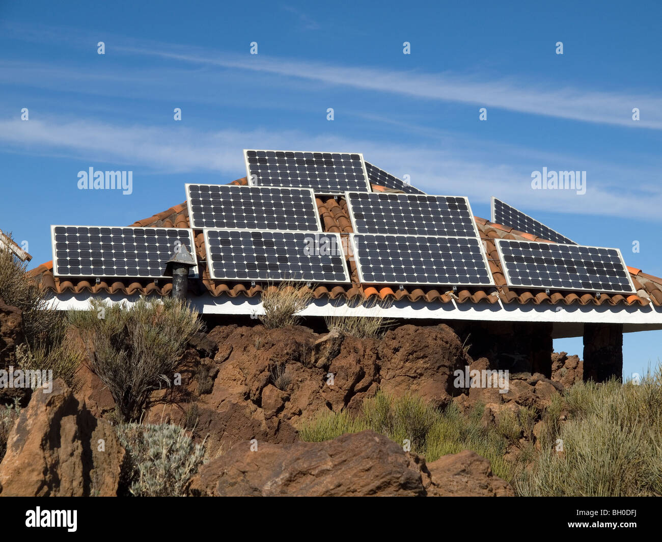 Photo Voltaic pannelli solari sull'edificio amministrativo di Las Canadas del Parco Nazionale del Teide Tenerife Foto Stock