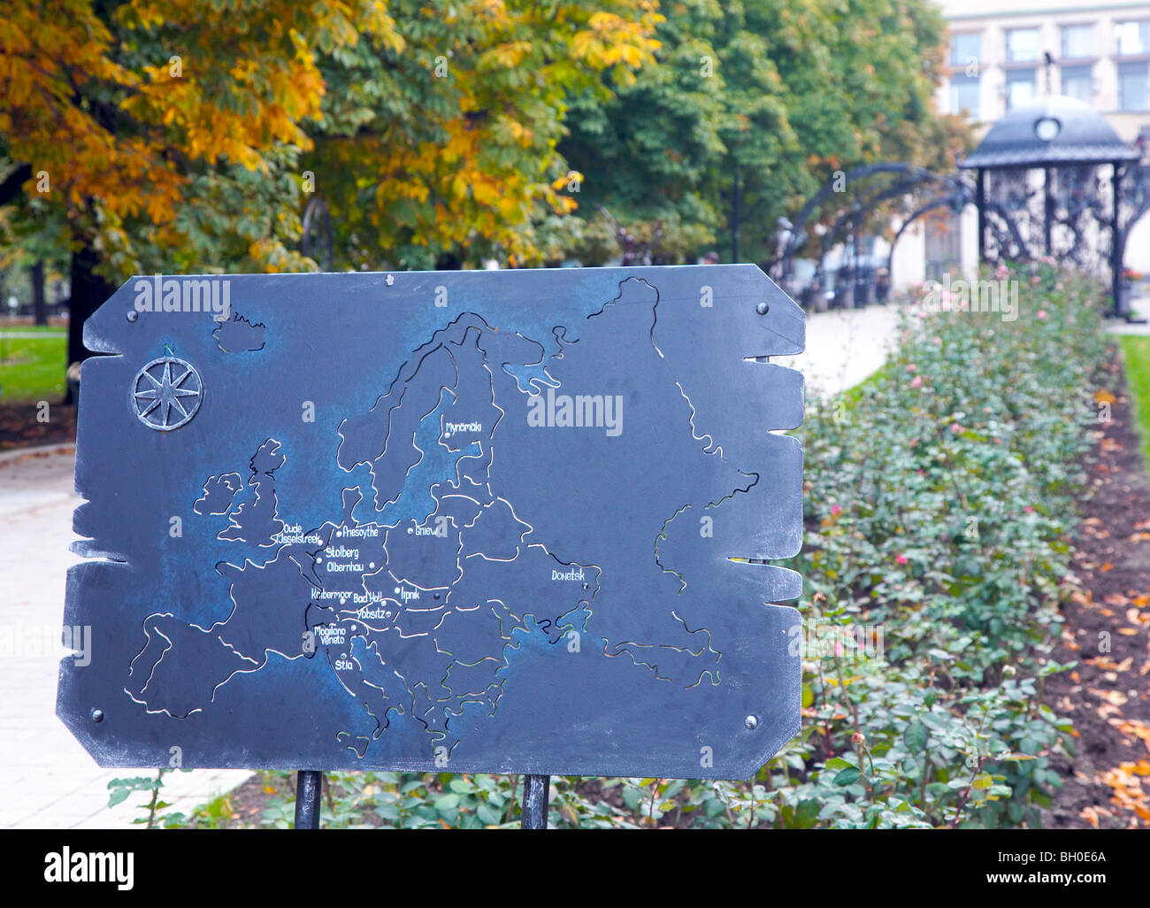 Originale mappa forgiato in pubblico "Parco delle figure forgiato' nel centro di Donetsk City (Ucraina) Foto Stock