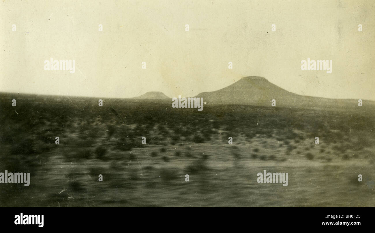 Deserto vista da un treno. Stati Uniti Cavalleggeri lungo il confine messicano Foto Stock