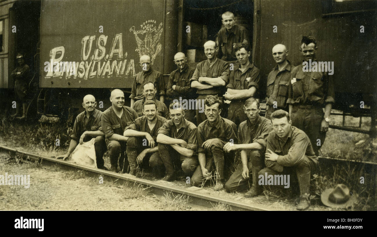 Un gruppo di soldati in stand by un treno contrassegnato U.S.A. In Pennsylvania. Stati Uniti Cavalleggeri lungo il confine messicano Foto Stock