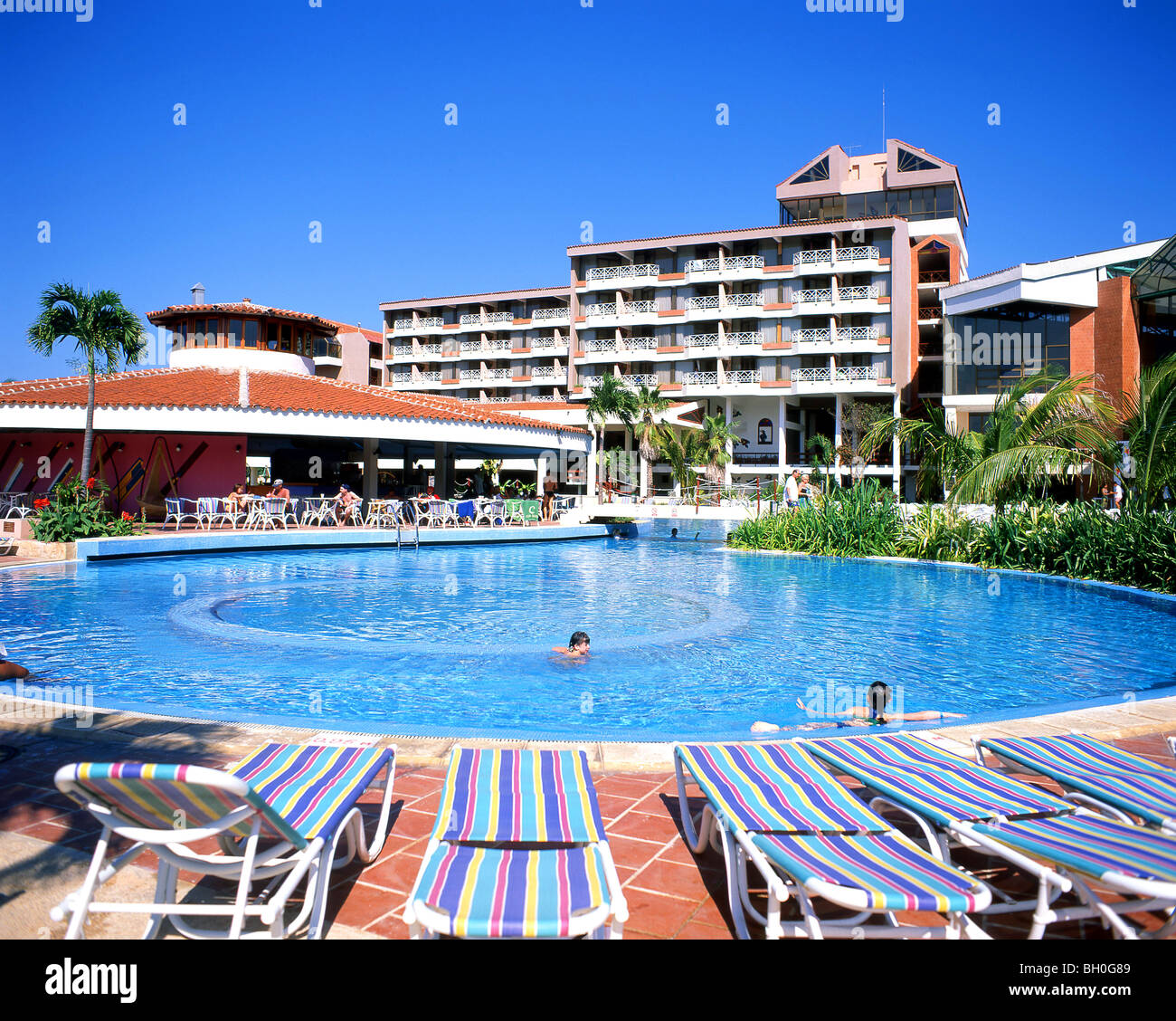 Sun deck e piscina, Hotel Villa Cuba Varadero, Matanzas, Repubblica di Cuba Foto Stock