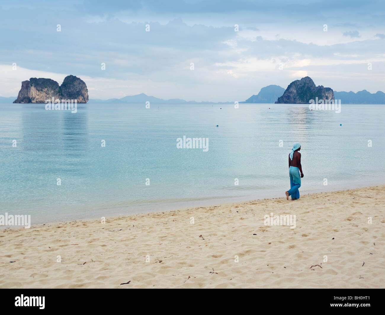 Islander presso la spiaggia da Ko Hai,Mare delle Andamane,a sud della Thailandia Foto Stock
