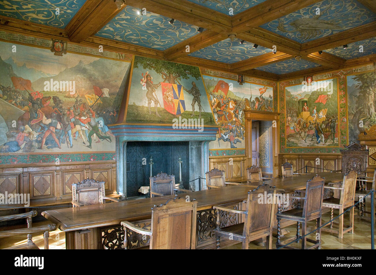 Il castello di Gruyeres grande sala da pranzo, Oberland svizzera Foto Stock
