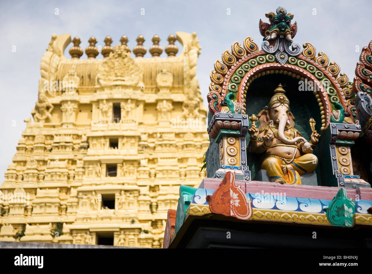 Ganesh statua che si trova nella parte anteriore del 57 metro alto gopuram del Ekambereshwara tempio di Kanchipuram, dell' India . Foto Stock
