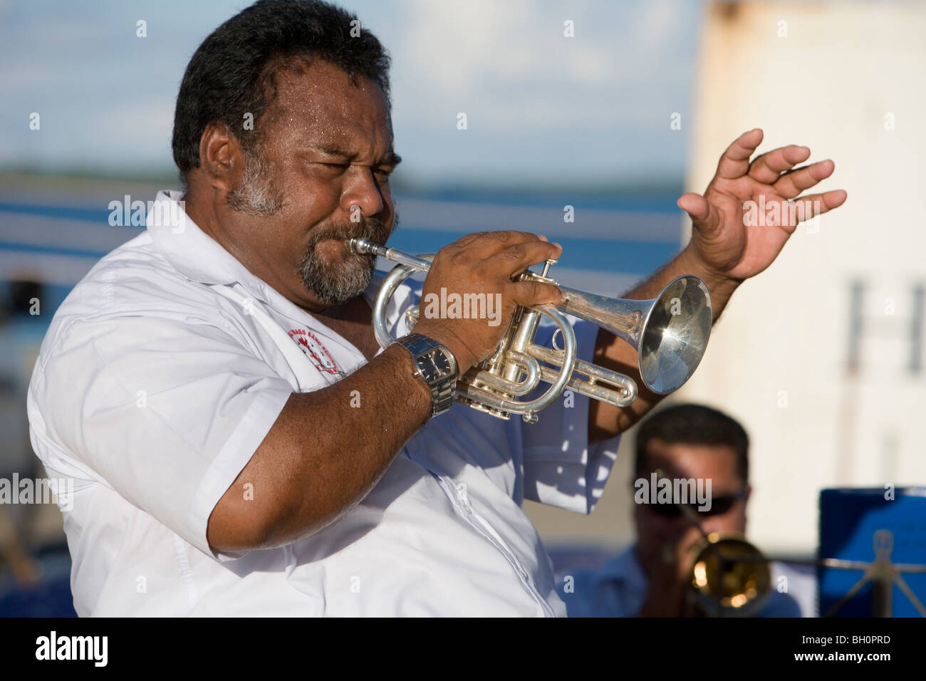 Tongan Brass Band Leader a suonare la tromba su MV Columbus, Nuku alofa, Tongatapu, Tonga, South Pacific Oceania Foto Stock