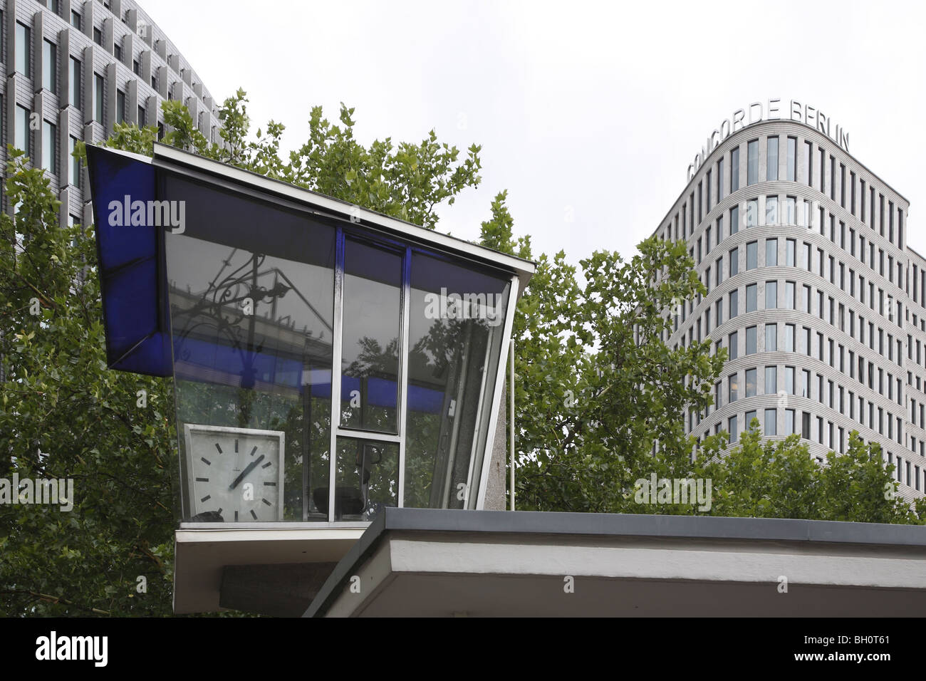 Il Swissotel Berlino Concorde Hotel traffico torre di guardia Foto Stock