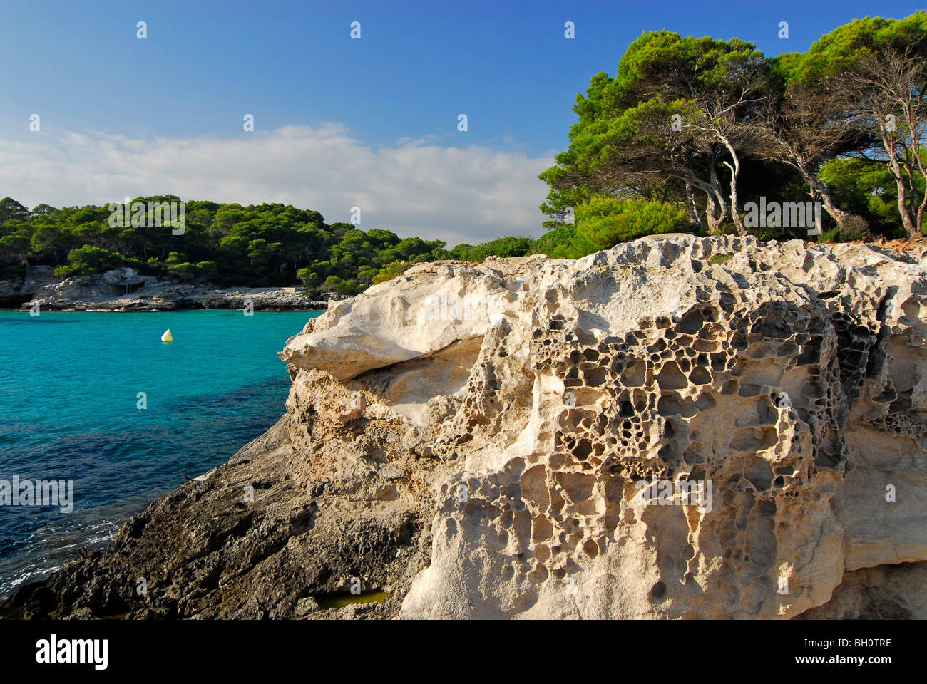 Cala en Turqueta, rocce con la strana forma causata da fenomeni di erosione, Minorca, Isole Baleari, Spagna Foto Stock