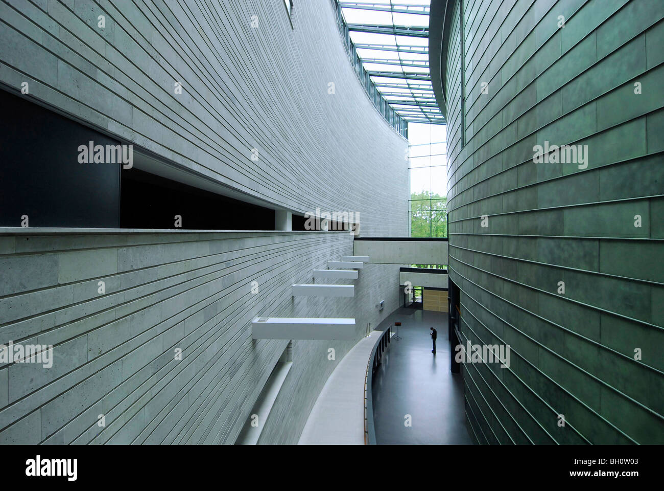 La moderna architettura di KUMU Art Museum, Kadriorg, Tallinn, Estonia Foto Stock