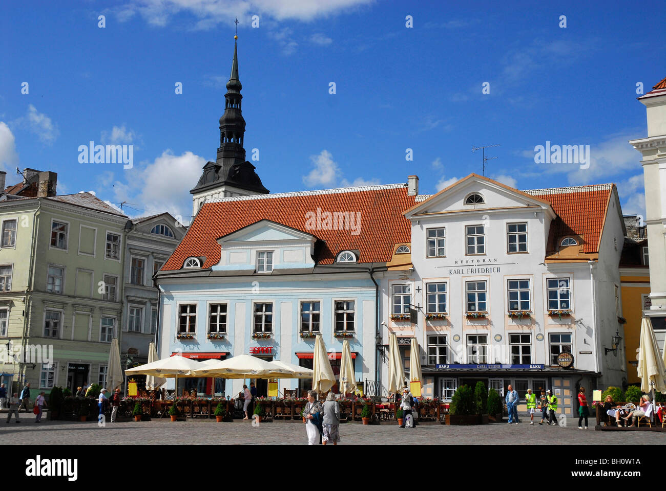 Raekoja Plats, la piazza del Municipio di Tallinn, Estonia Foto Stock