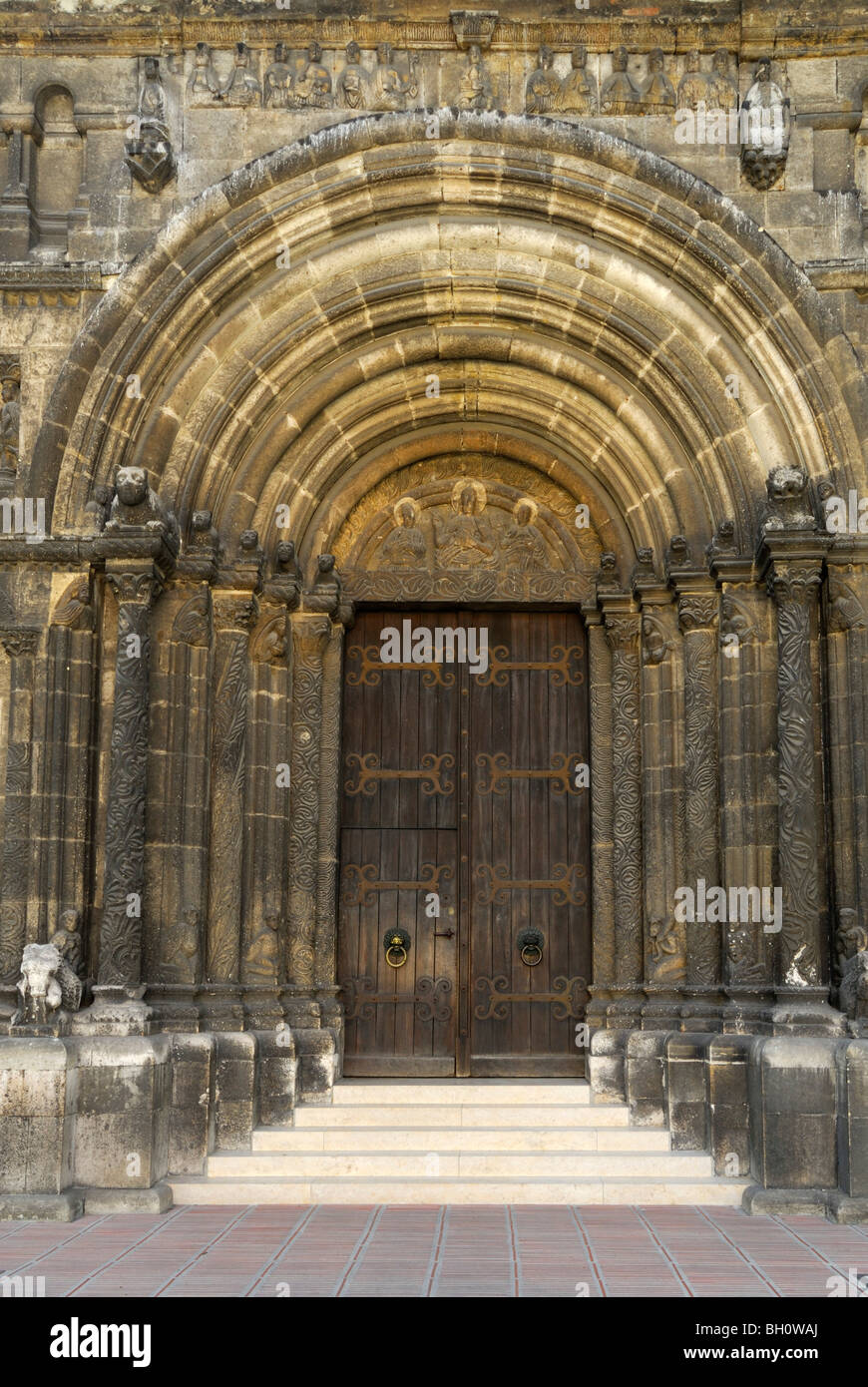 Portale settentrionale della chiesa Schottenkirche St James, Regensburg, Alto Palatinato, Baviera, Germania Foto Stock