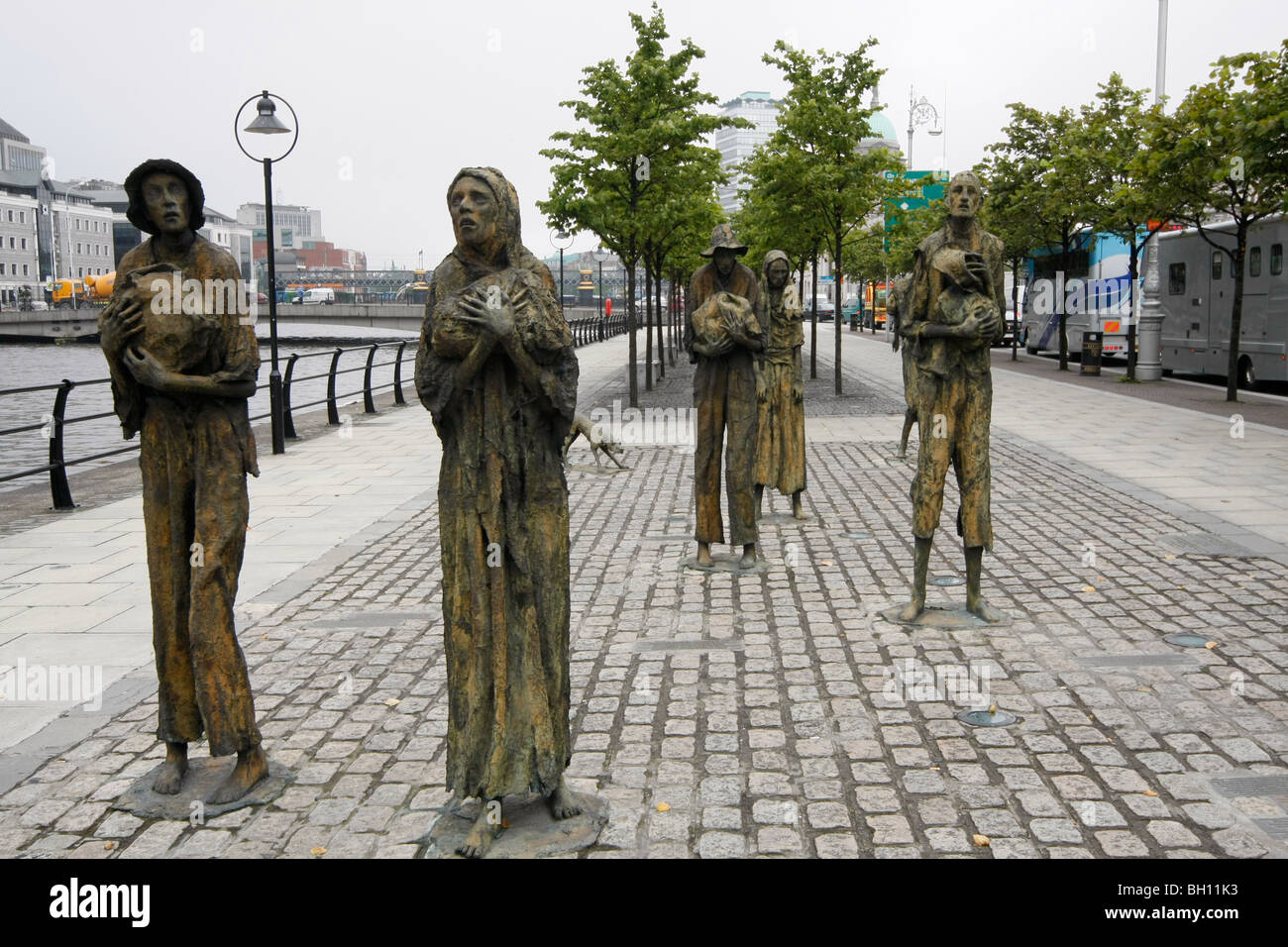 La carestia statue, sul fiume Liffey, Dublino Eire. Foto Stock