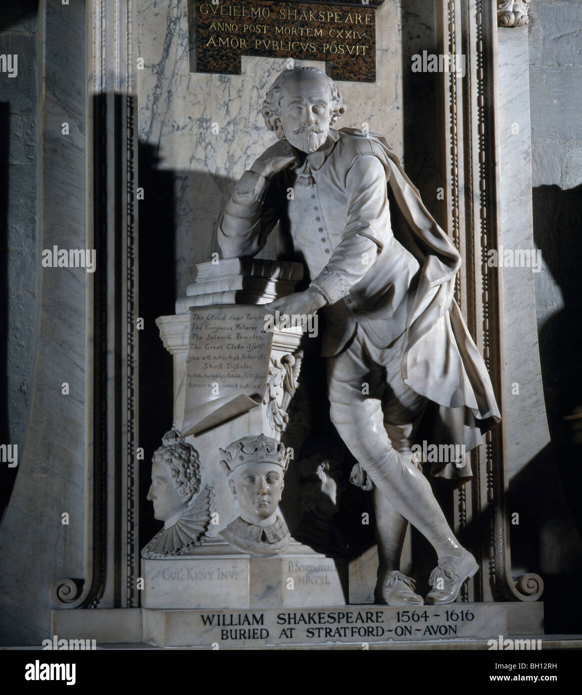 William Shakespeare monumento disegnato da William Kent scolpiti da Scheemaker 1740 Abbazia di Westminster London Inghilterra England Foto Stock