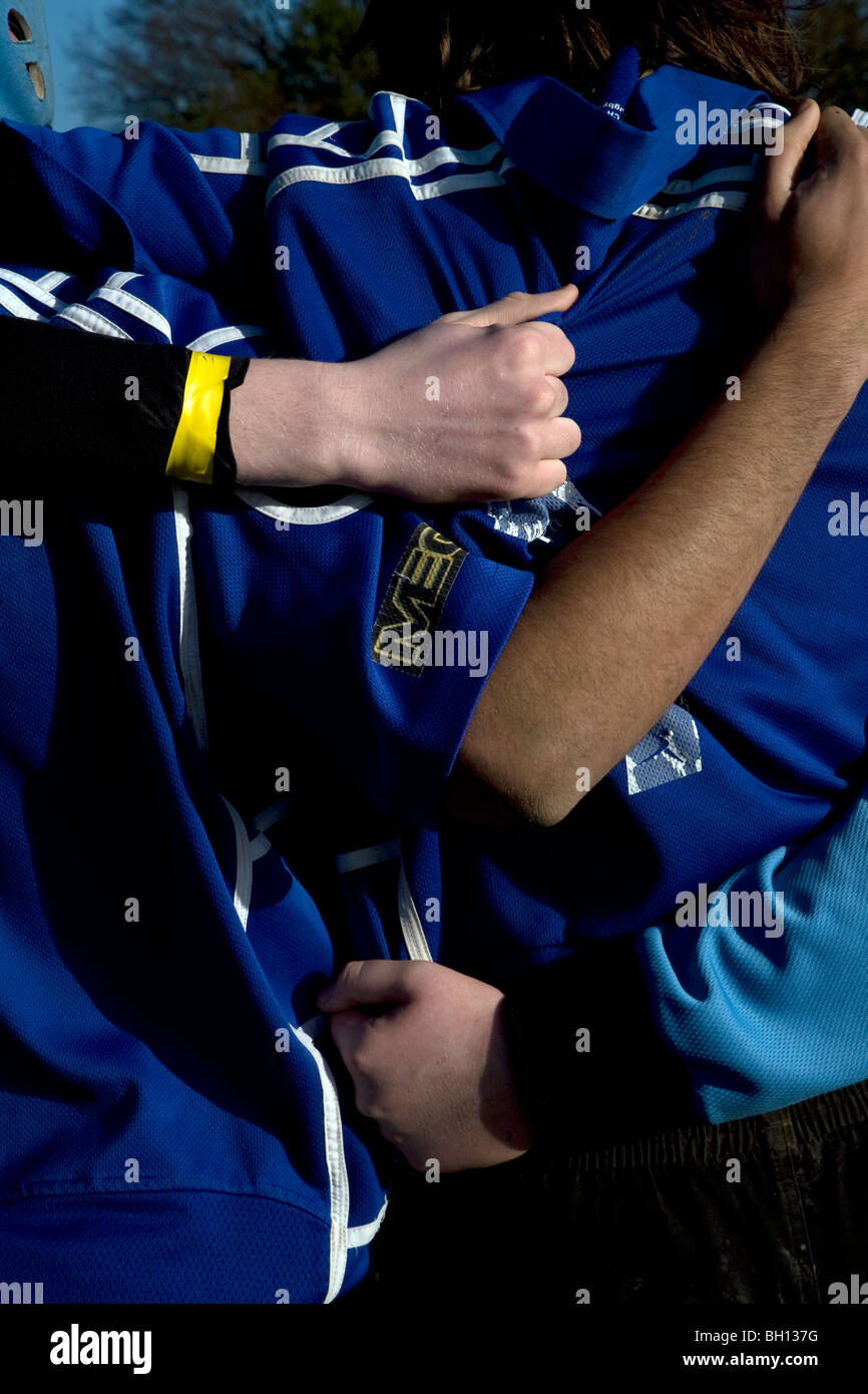 Ragazzi adolescenti di rugby huddle Foto Stock