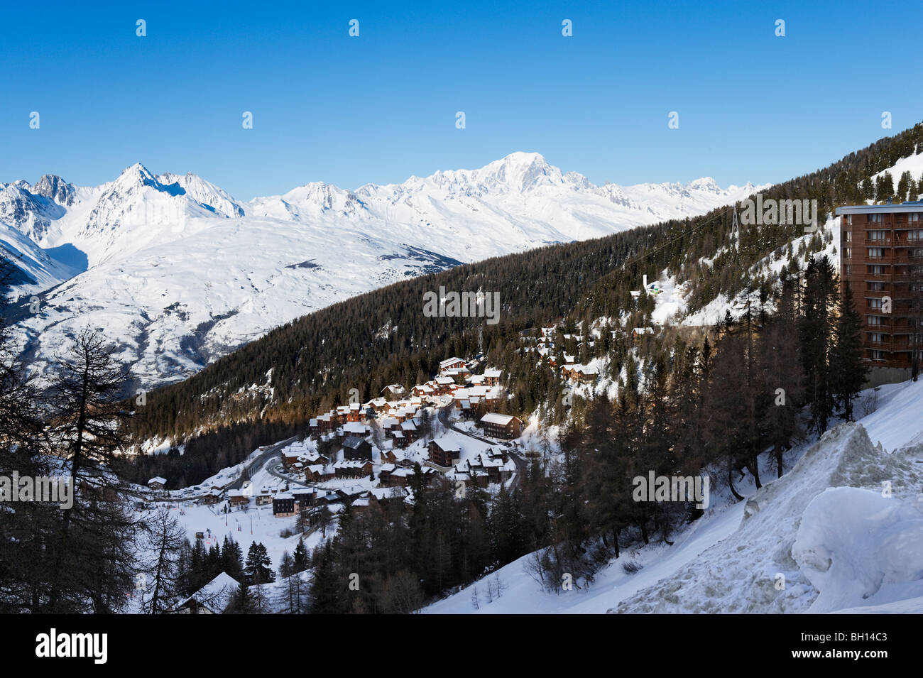 Vista su La Plagne 1800 da La Plagne Centre,Tarentaise, Savoie, Francia Foto Stock