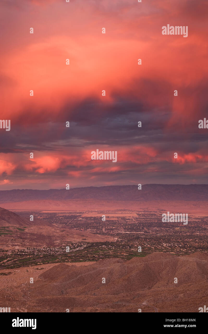 Tramonto su Palm Desert e Rancho Mirage nella Coachella Valley, California. Foto Stock