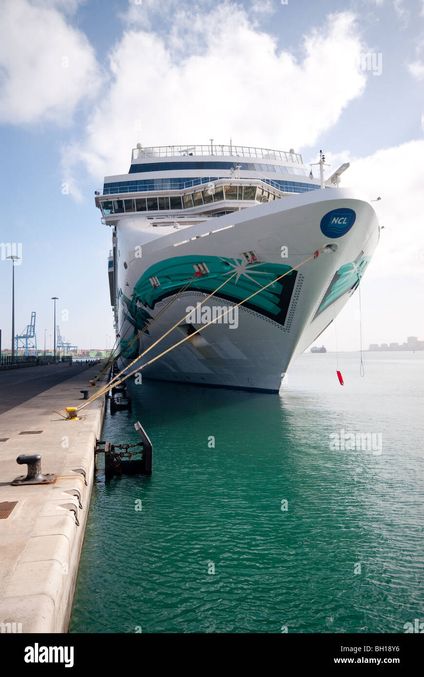 Una nave da crociera visite Gran Canaria porto di Las Palmas Foto Stock