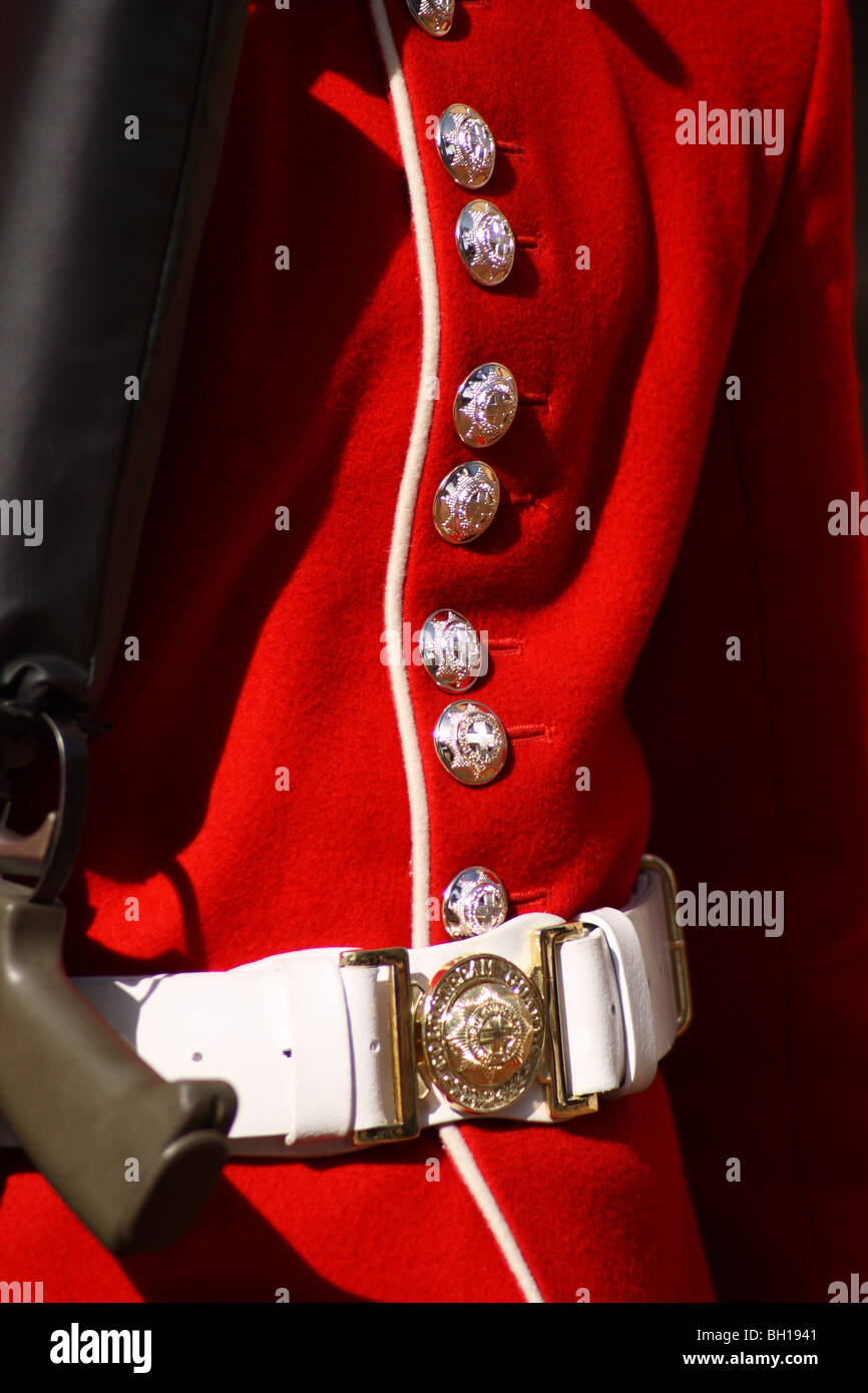 Soldato britannico del reggimento della tunica rossa dettaglio in guardia presso la Torre di Londra, la città di Londra, Regno Unito. Foto Stock