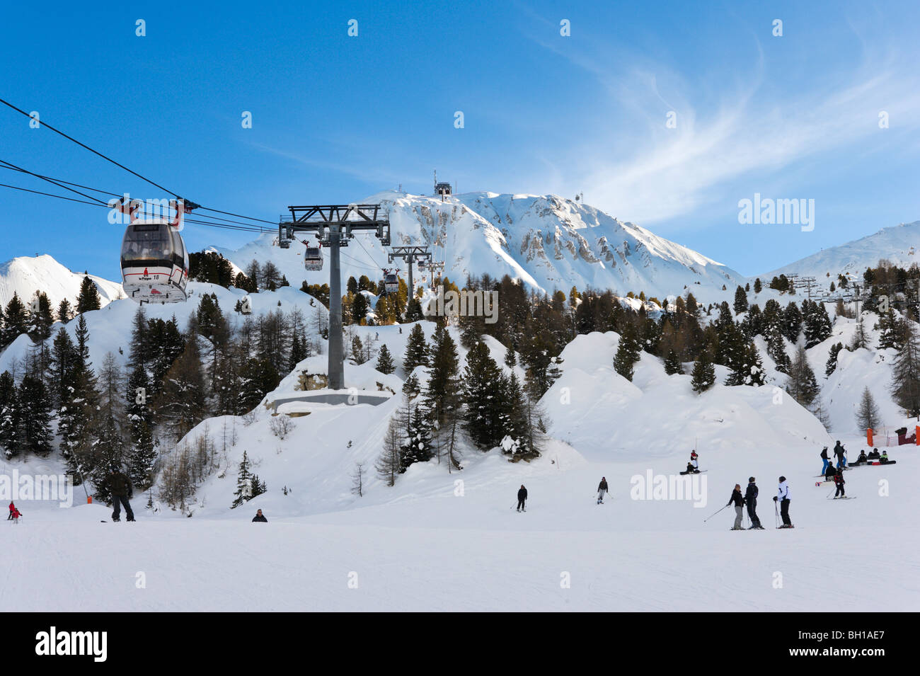 Fondo delle piste e della Grande Rochette Gondola, La Plagne Center,Tarentaise, Savoie, Francia Foto Stock