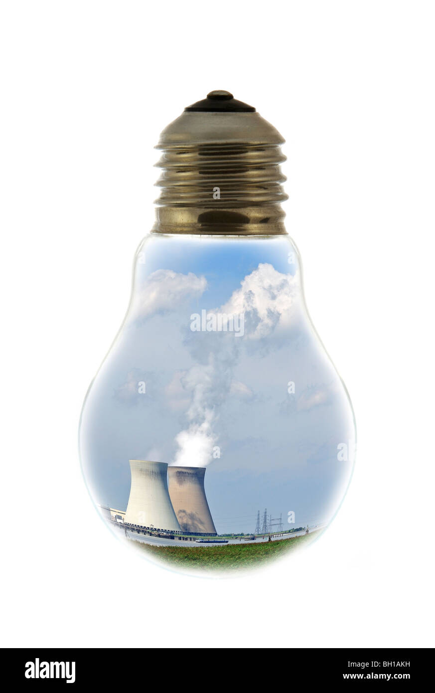 Torri di raffreddamento di un impianto ad energia nucleare all'interno della lampada ad incandescenza / lampadina contro uno sfondo bianco Foto Stock
