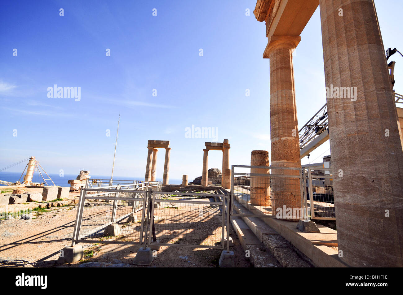 La Grecia, Rodi, Acropoli di Lindos, colonne di Athena Lindia tempio del IV secolo A.C. Foto Stock