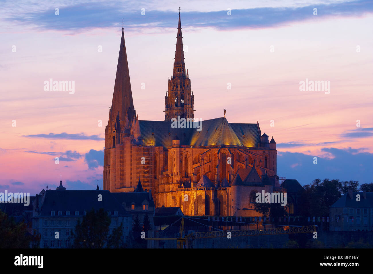 Al tramonto, la cattedrale di Notre Dame a Chartres, la cattedrale di Chartres, la Via di San Giacomo, Chemins de Saint-Jacques, Via Turonensis, Foto Stock