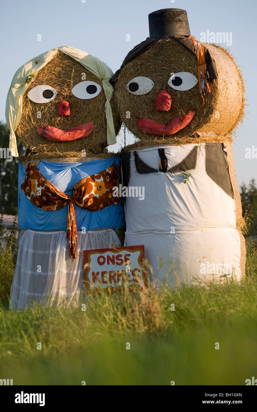 Gigantesche figure di paglia, Buttlar, Rhoen, Turingia, Germania Foto Stock