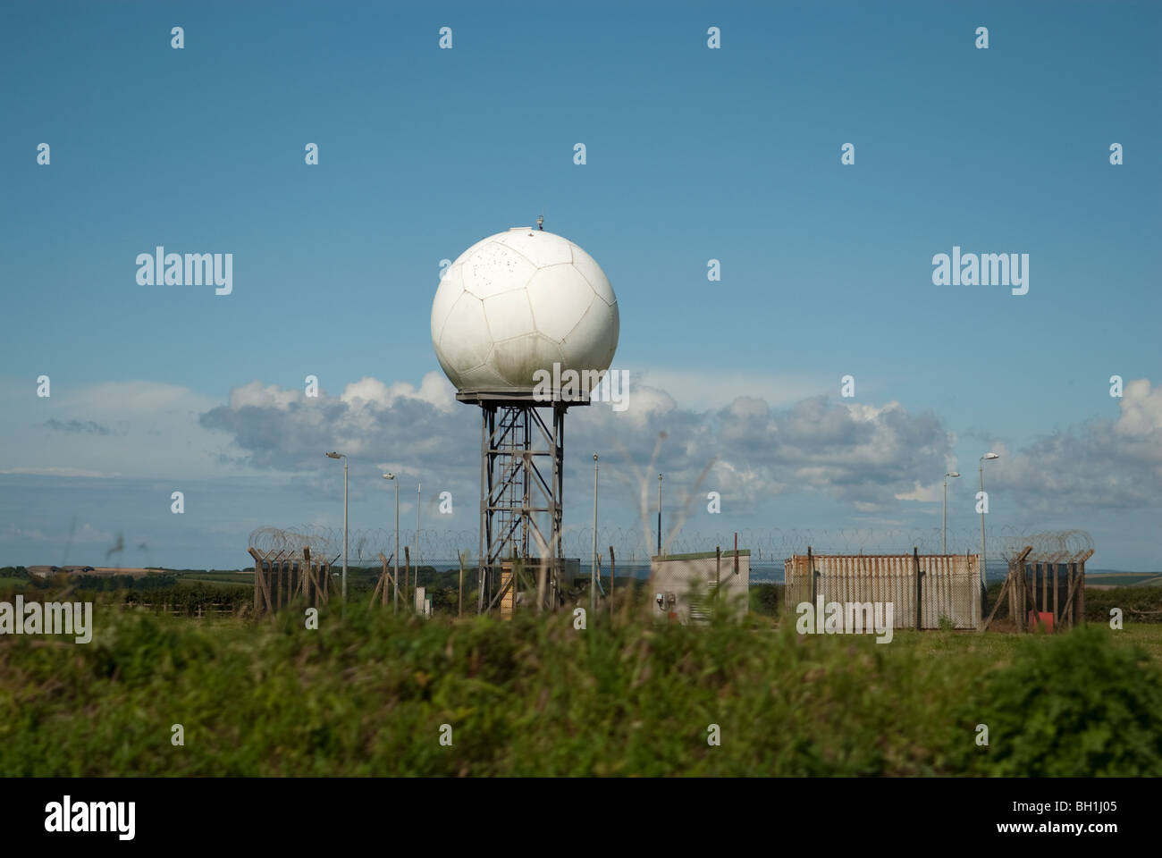 Cupola radar in Cornwall Regno Unito Foto Stock