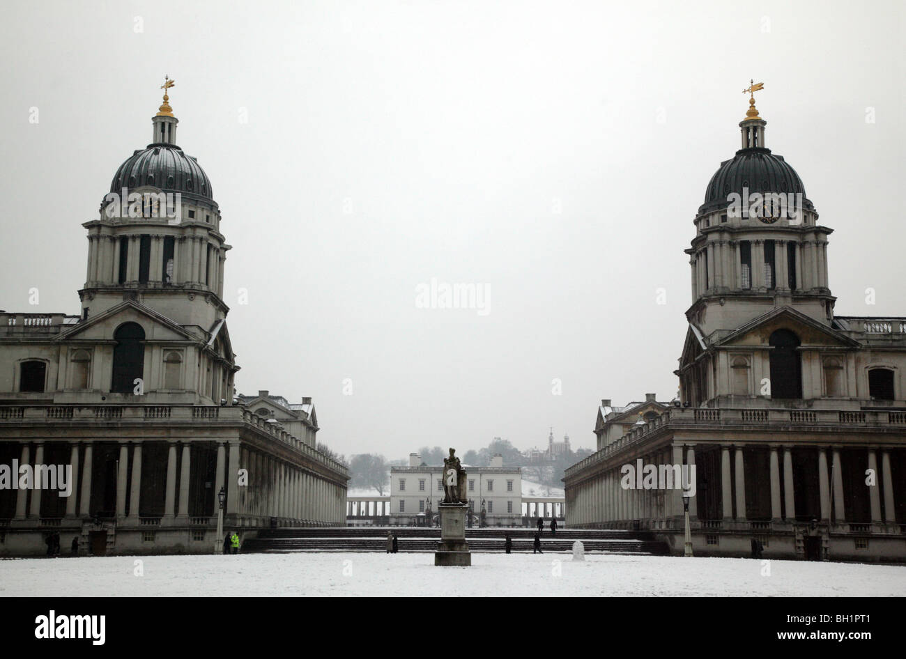 Scena invernale della Old Royal Naval College di Greenwich guardando verso il Queens House Foto Stock