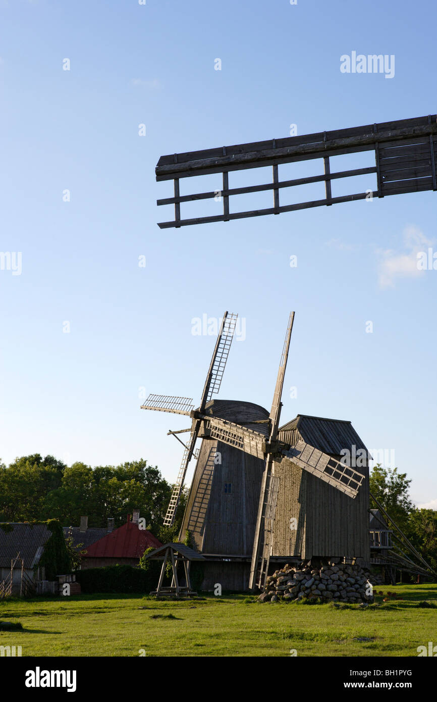 Mulini a vento a Angla sull'isola di Saaremaa, Estonia Foto Stock
