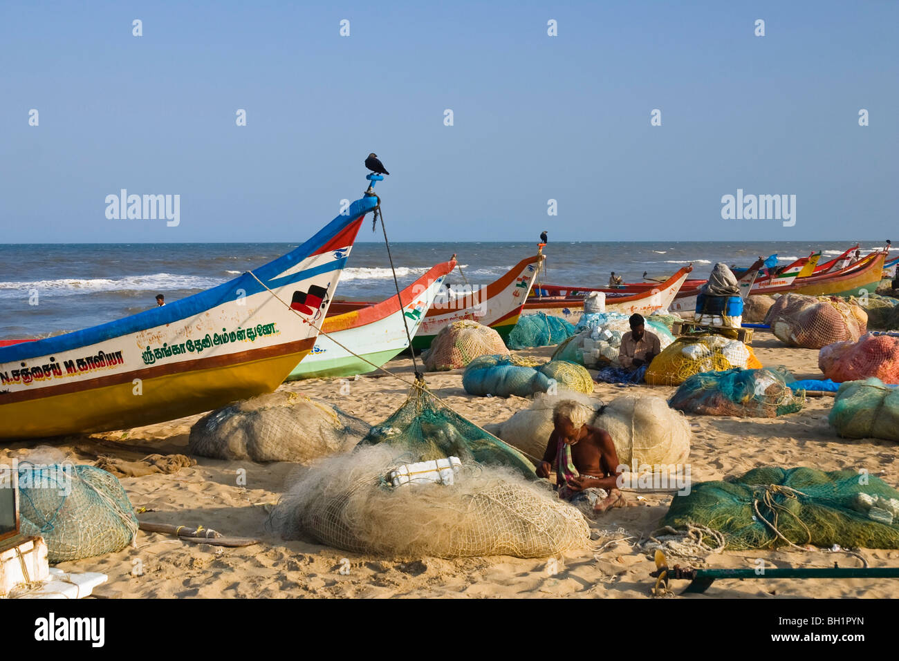 I pescatori di Marina Beach, Chennai, India Foto Stock