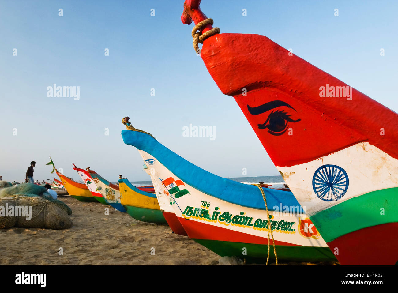 Fishingboats al Marina Beach, Chennai, India Foto Stock