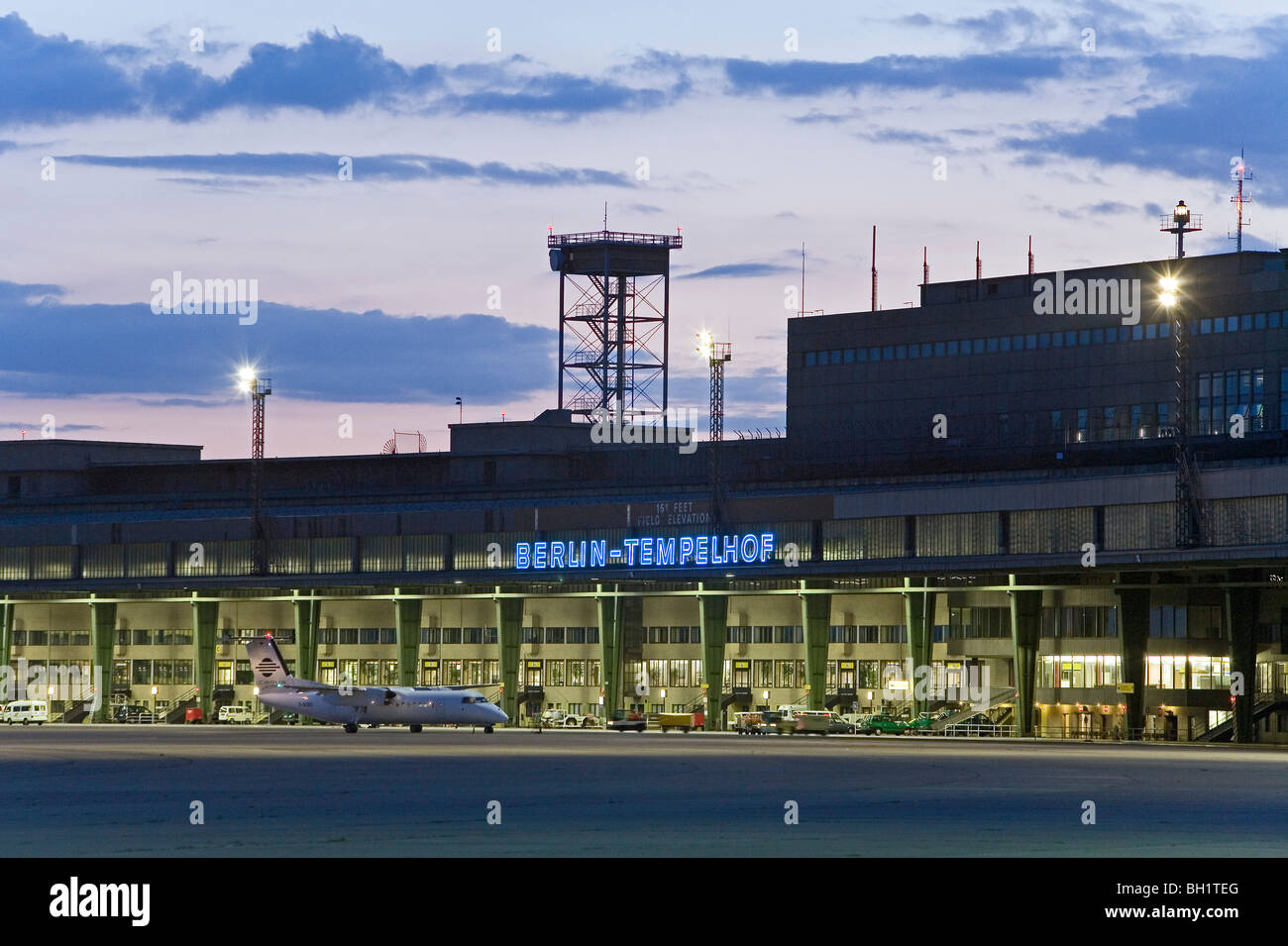 Facciata aeroporto Tempelhof di Berlino, Germania Foto Stock