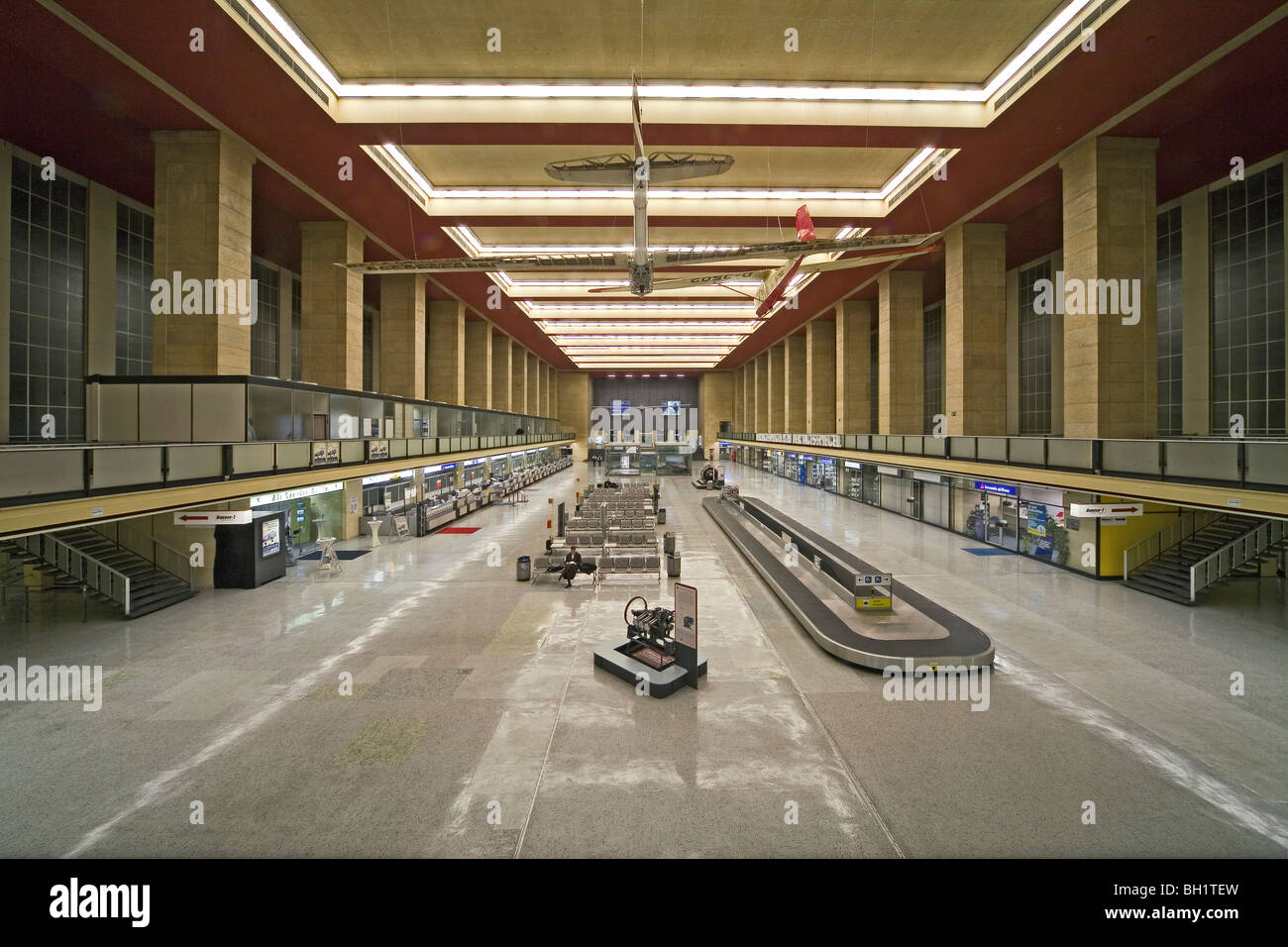 Aeroporto di Tempelhof, terminale, l'aeroporto dovrebbe essere chiuso nel mese di ottobre 2008. Berlino, Germania Foto Stock