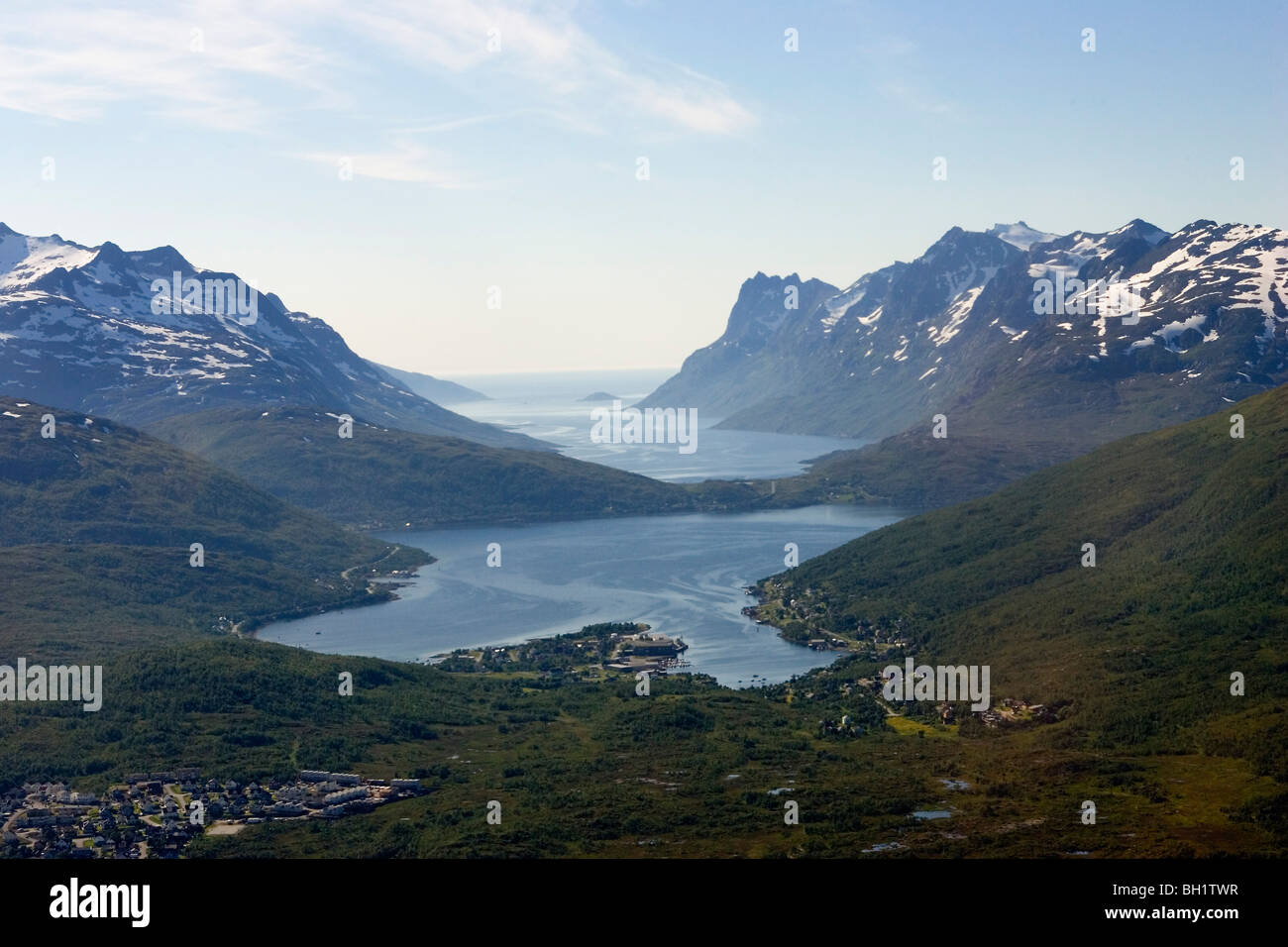 Fiordo vicino a Tromso, Tromsoe, antenna shot, Norvegia Foto Stock
