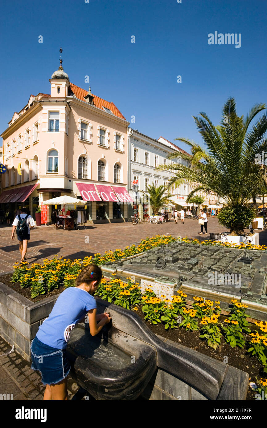 Vista su Alter Platz (prima zona pedonale dell'Austria), Klagenfurt, Carinzia, Austria Foto Stock