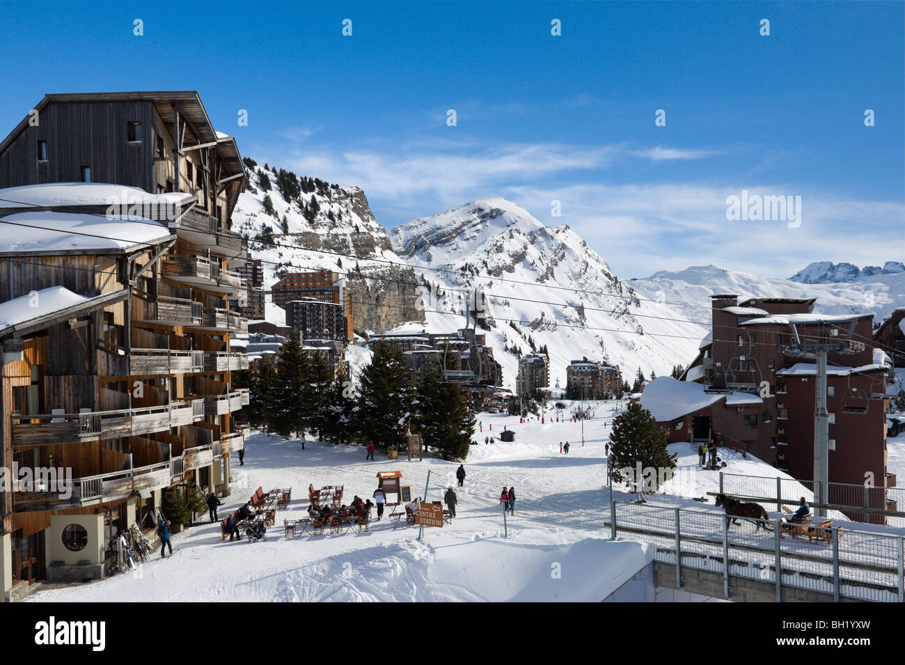 Vista del complesso di Avoriaz, Portes du Soleil Ski Region, Haute Savoie, Francia Foto Stock
