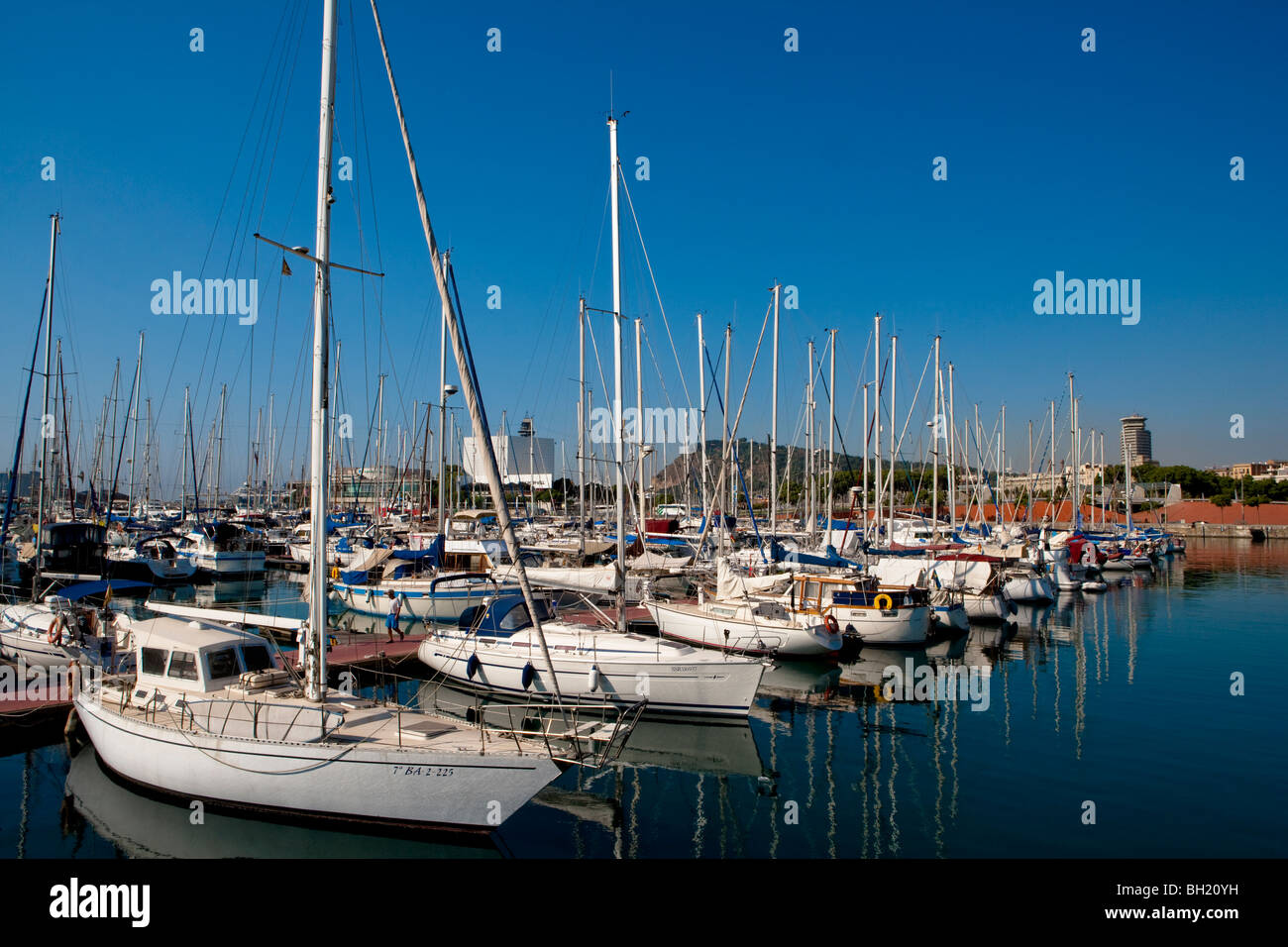 Barcellona - Port Vell - fronte mare - barche a vela Foto Stock