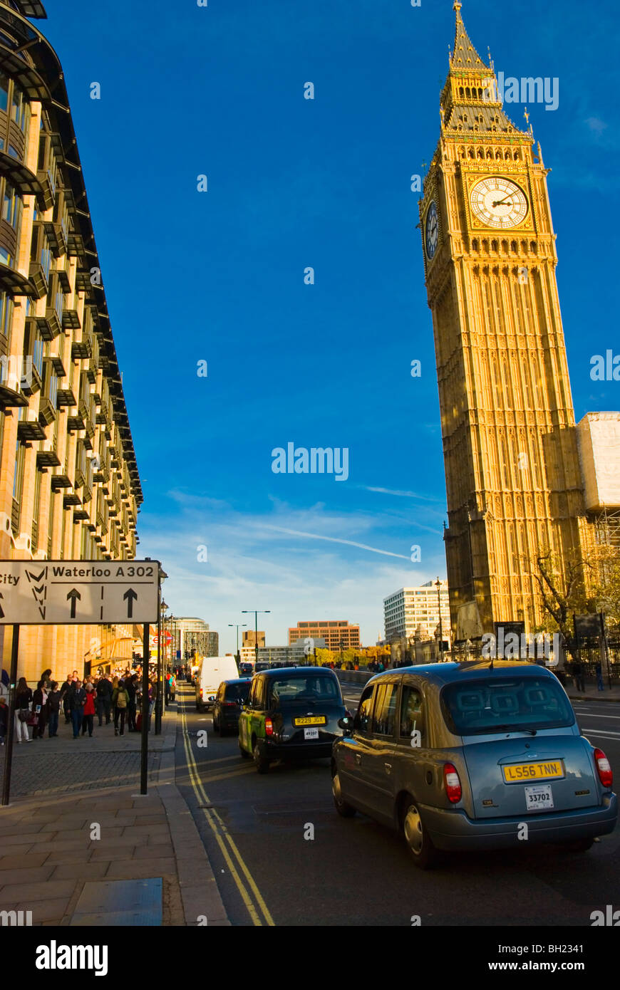 Taxi Piazza del Parlamento Westminster Bridge Londra Inghilterra REGNO UNITO Foto Stock