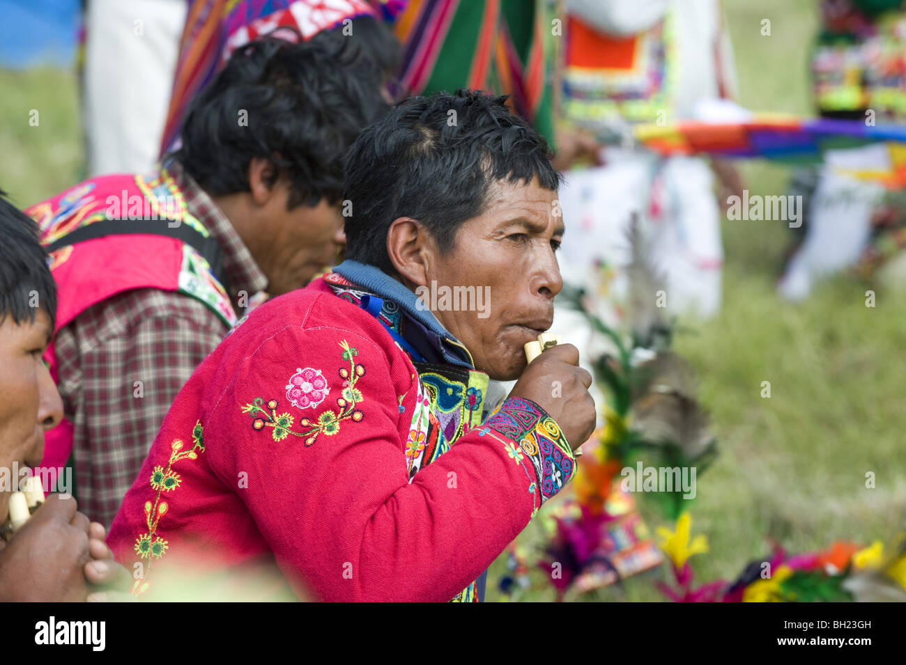 Musicista boliviano giocano Flauto di Canna Foto Stock
