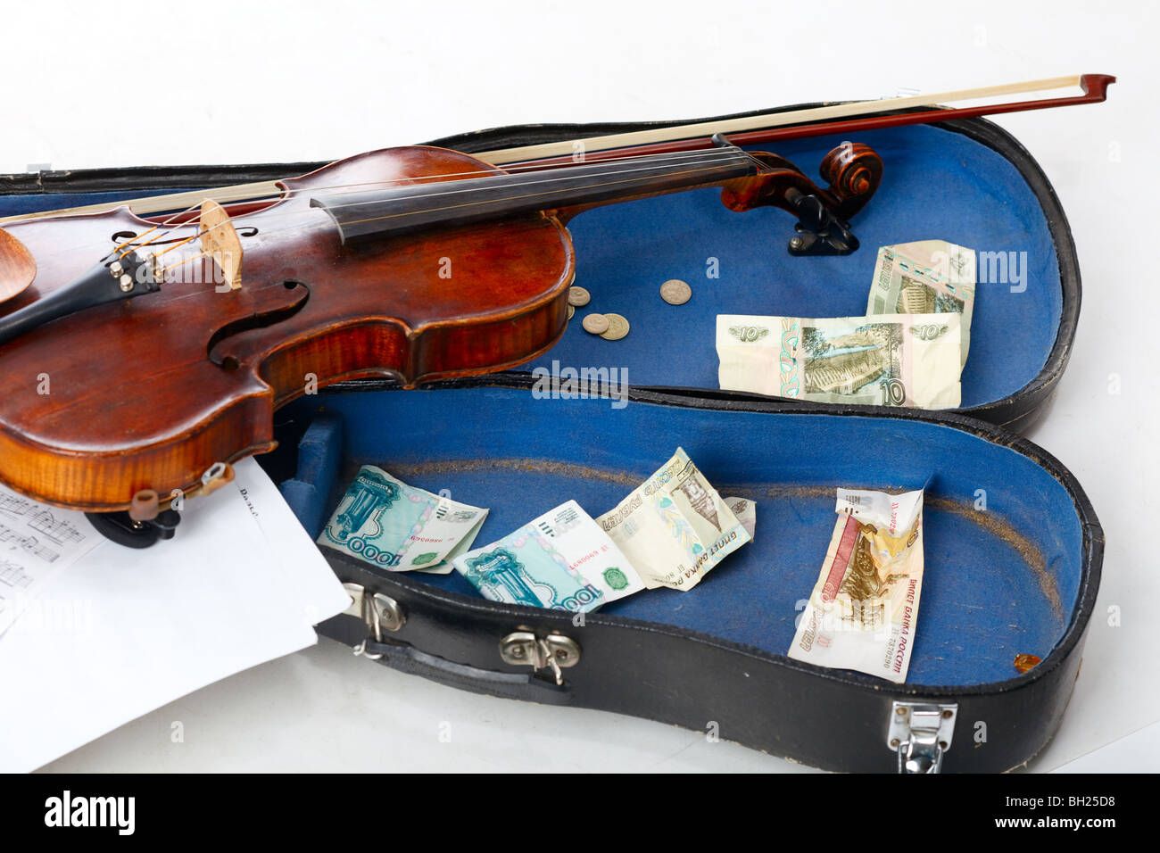 Il Violino, prua, note case e denaro... Foto Stock