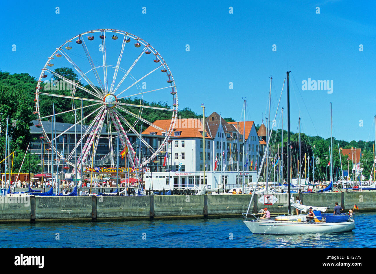 Ruota panoramica Ferris a Kieler Woche, Kiel, la città capitale di Schleswig-Holstein, Germania Foto Stock