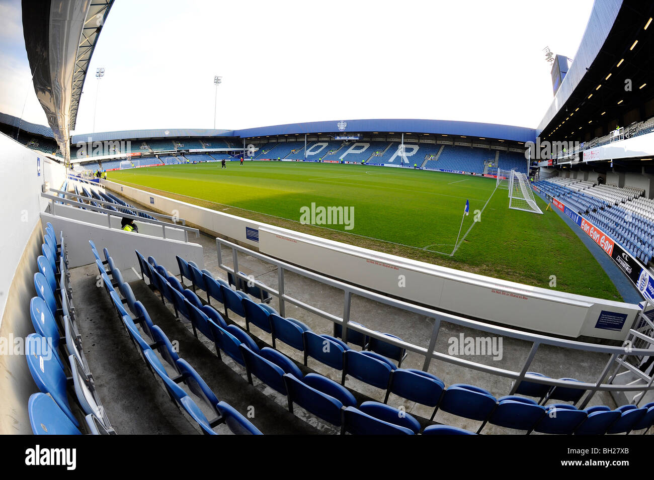 Vista interna Loftus Road Stadium, Shephards Bush, Londra. Home del Queens Park Rangers Football Club o QPR Foto Stock