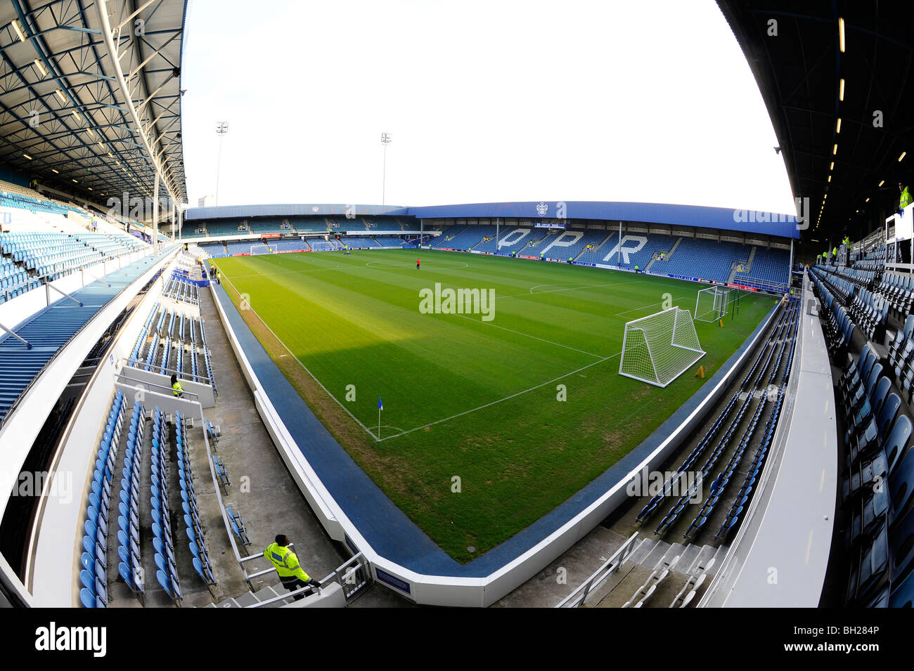 Vista interna Loftus Road Stadium, Shephards Bush, Londra. Home del Queens  Park Rangers Football Club o QPR Foto stock - Alamy