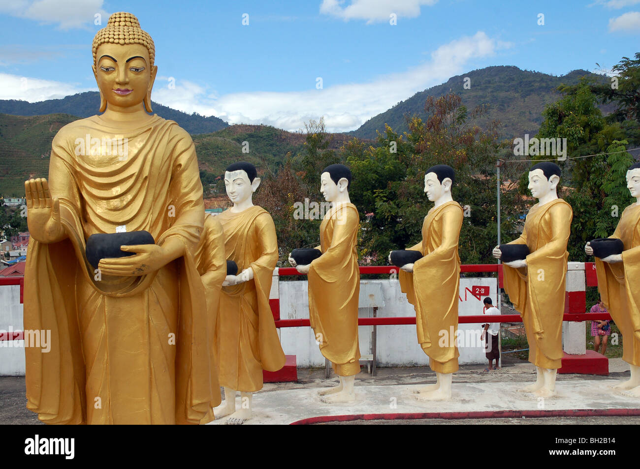 Statue buddiste in Swe Dagon Pagoda, Tachileik, MYANMAR Foto Stock